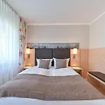 Neuschwansteinblick 121 *