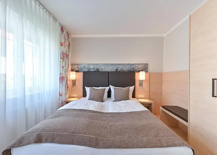 Neuschwansteinblick 121 *